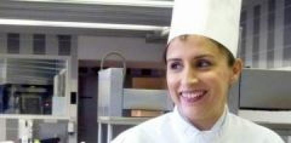 مهاجرة مغربية تطبخ لرئيس وزراء فرنسا