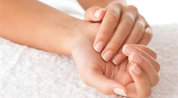 ماذا تقول أظافر اليدين والقدمين عن صحتك؟