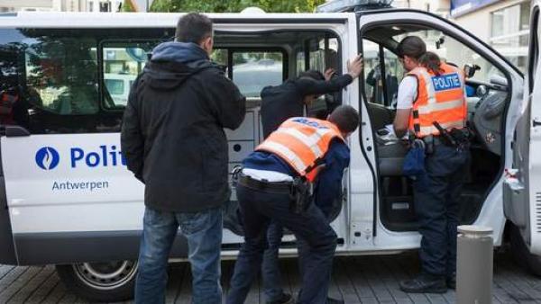 بلجيكا : اعتقال شقيقين لهما علاقة باعتداءات باريس