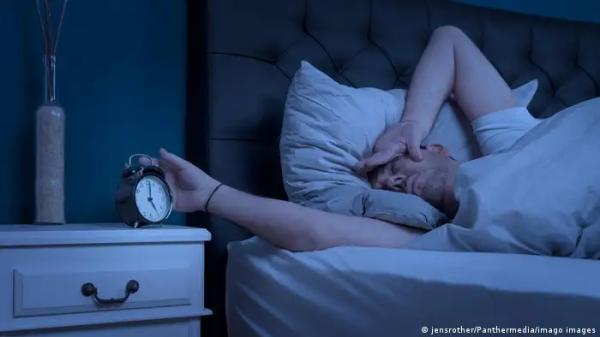 الأشخاص  الذين ينامون بشكل سيئ أكثر عرضة للإصابة بالسمنة