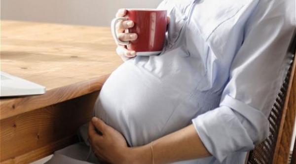 لماذا يُنصَح بتجنب الشاي الأخضر أثناء الحمل؟