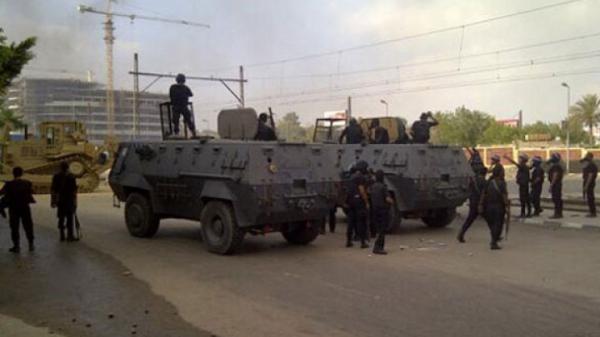 مقتل 11 شرطيا مصريا بينهم ضابط في هجوم بعبوة ناسفة شمال سيناء