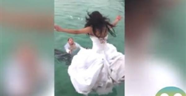 بالفيديو.. فقرة عروس بزفافها تعرضها للغرق