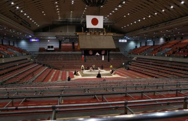 اليابان تقرر إجراء منافسات مصارعة السومو بدون جمهور بسبب كورونا