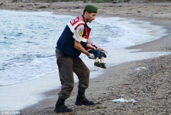 بالصور : من هو الطفل السوري الغريق الذي أدمى قلوب الملايين؟