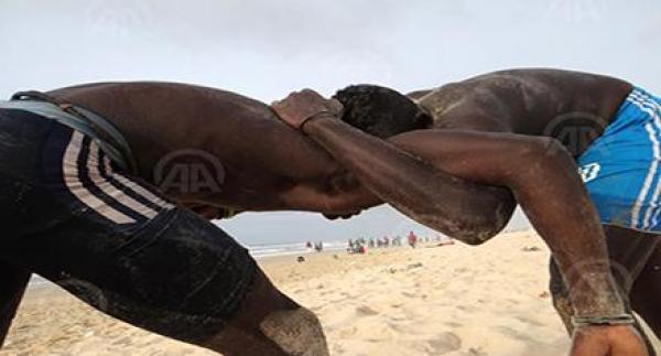المصارعة في السنغال .. حلم الثروة للشباب العاطلين