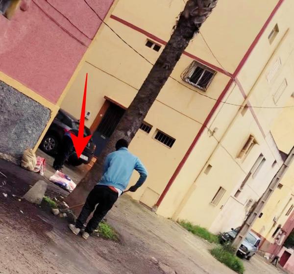 صور لـ"أفارقة" ينظفون شوارع مدينة سلا تثير جدلا واسعا بالفيسبوك