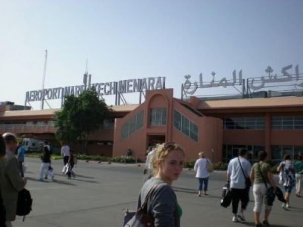 استنفار أمني بمطار مراكش بعد هبوط طائرة خليجية محملة بأكثر من مليون دولار