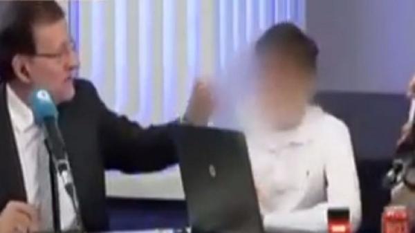 بالفيديو.. رئيس وزراء إسبانيا يضرب ابنه الصغير على الهواء