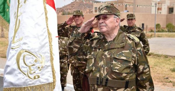 هذه هي المؤامرة التي يعد لها قائد الجيش الجزائري لخداع الشعب الثائر