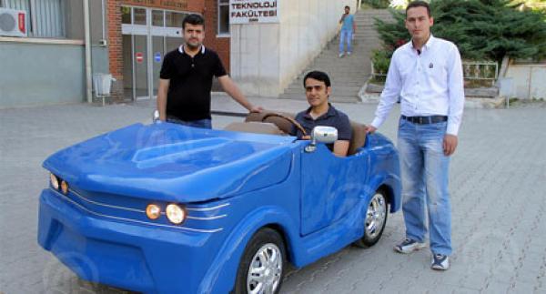 طلاب أتراك يصنعون سيارة كهربائية من مدخراتهم الشخصية (صور)