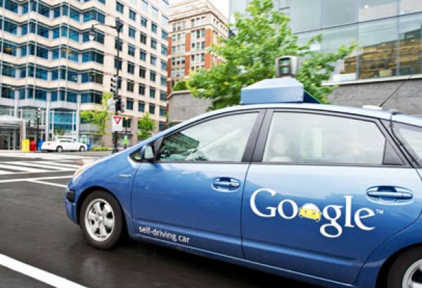 "غوغل" بدأت باختبار سياراتها ذاتية القيادة في شوارع المدن