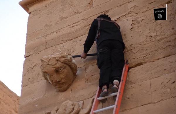 بالفيديو.. داعش تحطم مدينة التراث العالمي لـ «اليونيسكو»
