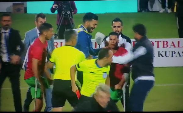 بالفيديو..المغرب ينهزم برباعية أمام تركيا وطرد أحد لاعبي الفريق الوطني بعد اعتدائه على الحكم