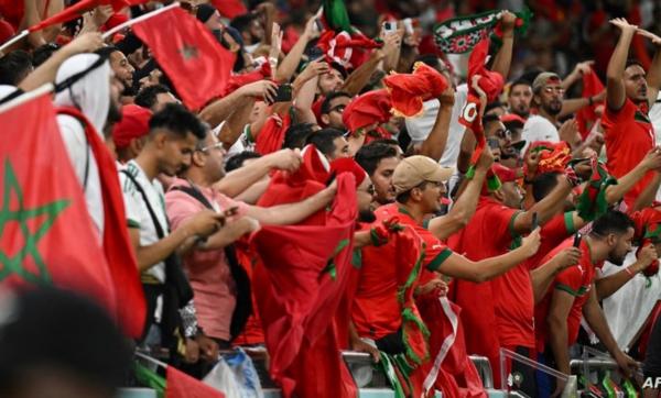 "الفيفا" ترفع القبعة للجمهور المغربي
