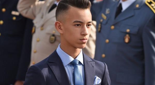 المغاربة يحتفلون بالذكرى 19 لميلاد ولي العهد الأمير "مولاي الحسن"