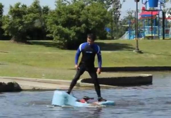 بالفيديو: ابتكار جهاز للمشي على الماء وإنقاص الوزن معاً