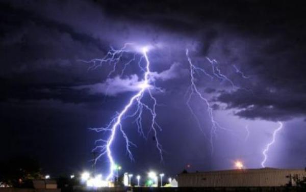 الأرصاد الجوية تحذر من أمطار رعدية ليلة الخميس و غدا الجمعة بعدد من مناطق المملكة