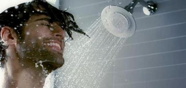 دراسة حديثة تُؤكد أن الاستحمام بالماء البارد ينقص الوزن
