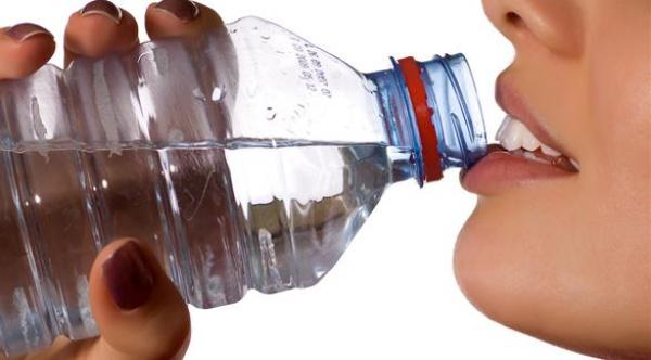 اشرب زجاجة ماء قبل الوجبة لتخسر الوزن
