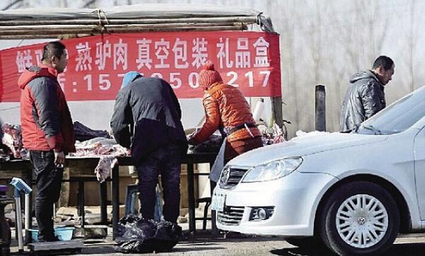 الصين: بيع لحوم حمير تُضرب حتى الموت أمام الزبائن