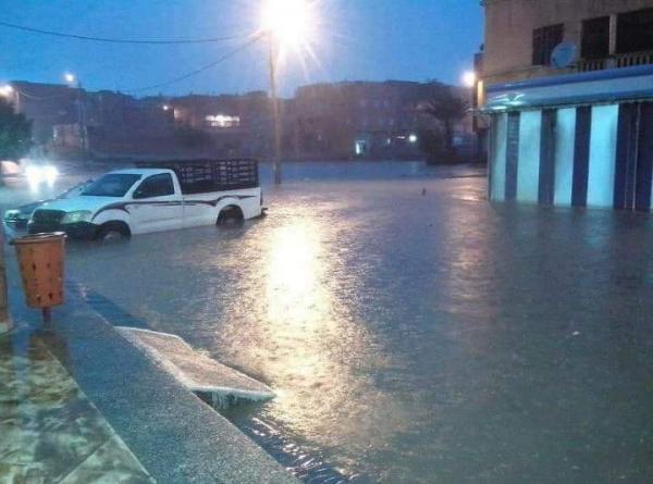 بالفيديو: أمطار طوفانية تغرق قصبة تادلة وتحرج المسؤولين ونشطاء الفيسبوك يسخرون ويستقبلون الفيضان ب"الزغاريد"!