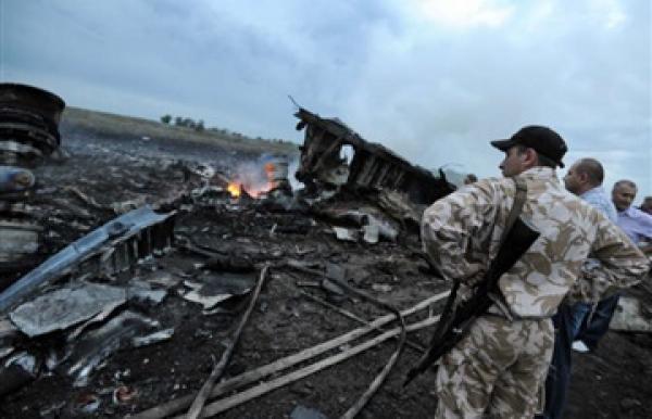 أوكرانيا تعلق القتال لتسهيل وصول خبراء إلى موقع تحطم الطائرة الماليزية