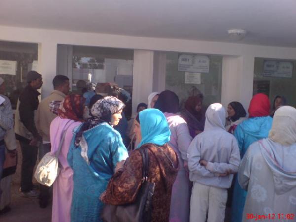  احتجاج النساء على مدير المستشفى الإقليمي الخميسات (فيديو)
