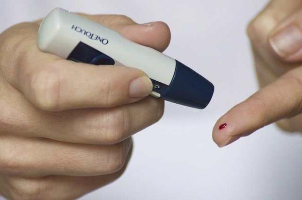 هام جدا...أخصائي مغربي يكشف عن الحل الوحيد لتجنب الإصابة بمرض السكري بعد ظهور أعراضه الأولى