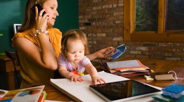 دراسة: إنحاب الأطفال يزيد إنتاجية الوالدين في العمل