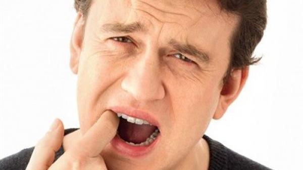 6 مفاجآت تسبب رائحة الفم الكريهة