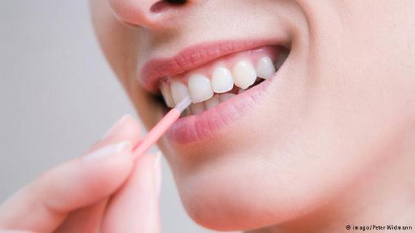 متى يأتي تنظيف الأسنان بنتائج عكسية؟