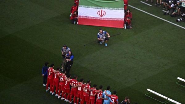 بالفيديو.. لاعبو المنتخب الإيراني يمتنعون عن أداء النشيد الوطني قبيل مواجهة إنجلترا