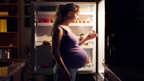 8 أطعمة يجب تجنبها أثناء الحمل