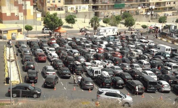 "معاناة" الجالية المغربيّة في معبريْ سبتة ومليلية تجرّ "بوريطة" إلى المُساءلة البرلمانيّة