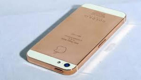 نسخة مطلية بالذهب من آيفون 5 في دبي