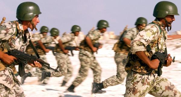 الجيش المصري يعلن مقتل "إرهابي خطير" وضبط 297 آخرين في سيناء