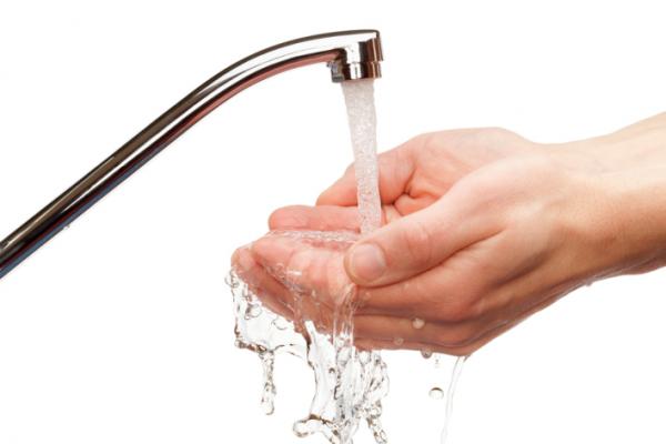 دراسة: غسل اليدين بشكل مستمر يقلل من التوتر والقلق
