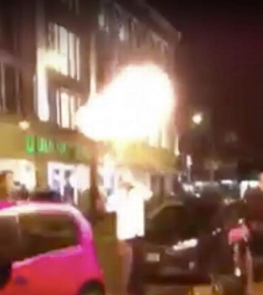 بالفيديو: النيران تلتهم لحية رجل أثناء "عرض ناري" في بلفاست