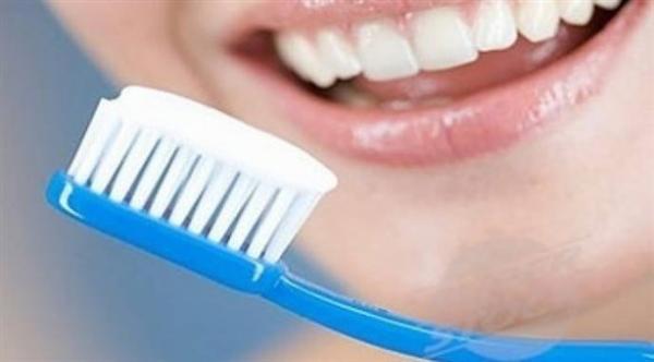 الطرق الصحيحة لتنظيف فرشاة الأسنان