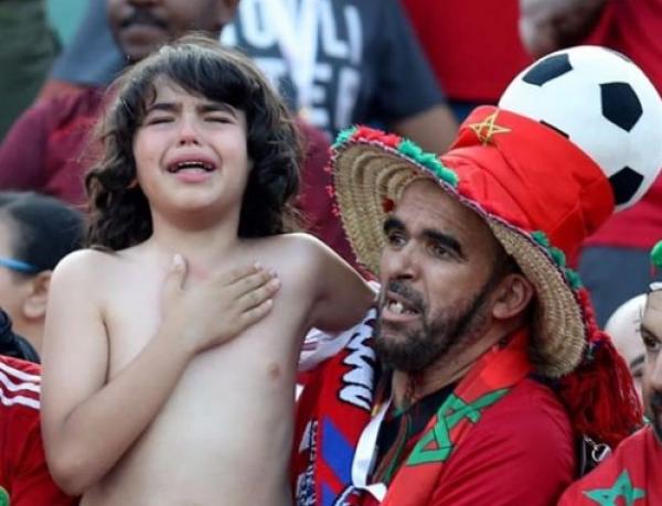شركة مصرية تهدي مشجعين مغربيين هدية فخمة بسبب لافتة