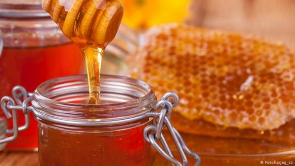 خلط العسل بالماء الساخن يؤثر سلباً على الصحة