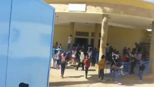فضيحة بالفيديو : تلاميذ غاضبون من وفاة زميلهم بسبب الاهمال يقتحمون مستشفى باقليم بني ملال