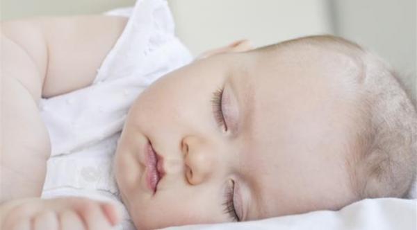 دراسة: النوم يعزز الذاكرة طويلة الأمد لدى الرضع