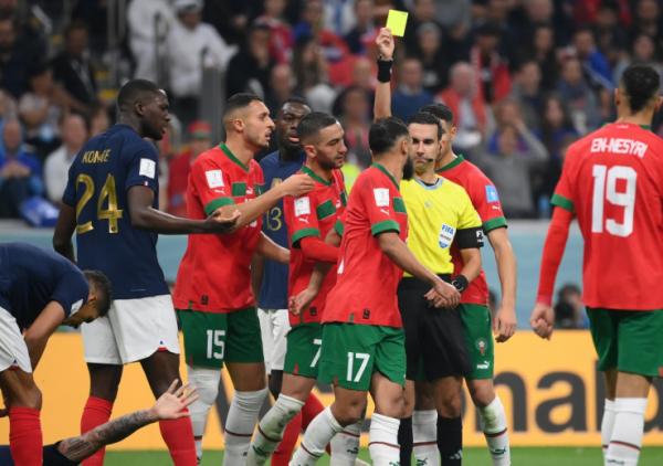 هاكر عربي يخترق حساب حكم مباراة المغرب وفرنسا.. ويترك هذه الرسالة