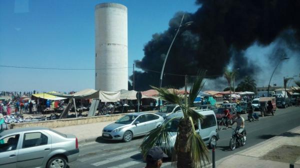 حريق مهول يأتي على سوق لبيع المتلاشيات بسيدي بنور
