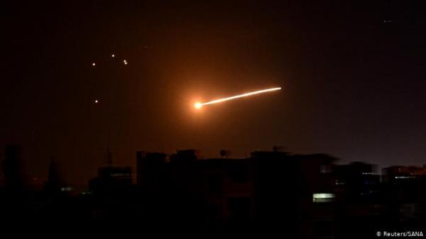 في تصعيد جديد...الجيش الإسرائيلي يقصف العاصمة السورية دمشق ويوقع عددا من القتلى