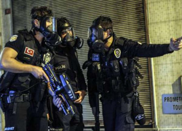 قوات تركية تقتل امرأة نفذت هجوما مسلحا على مقر قيادة الشرطة بإسطنبول