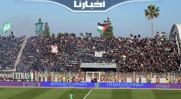 جماهير الرجاء تصدح بأغنية "رجاوي فلسطيني" في مباراة حسنية أكادير