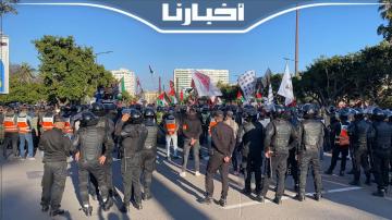 القوات العمومية تطوق مسيرة البيضاء التضامنية مع الشعب الفلسطيني